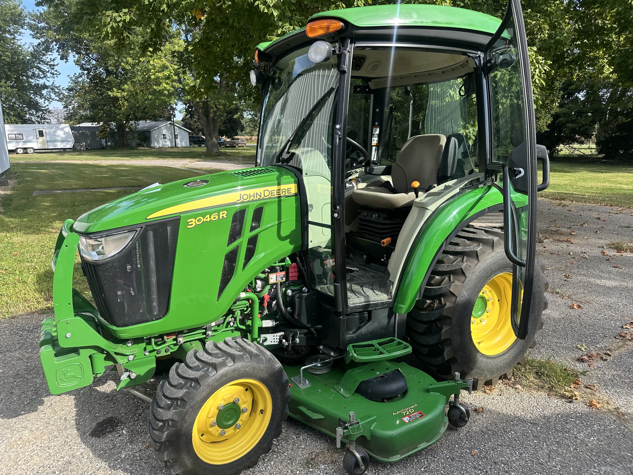 2018 John Deere 3046R Image 1