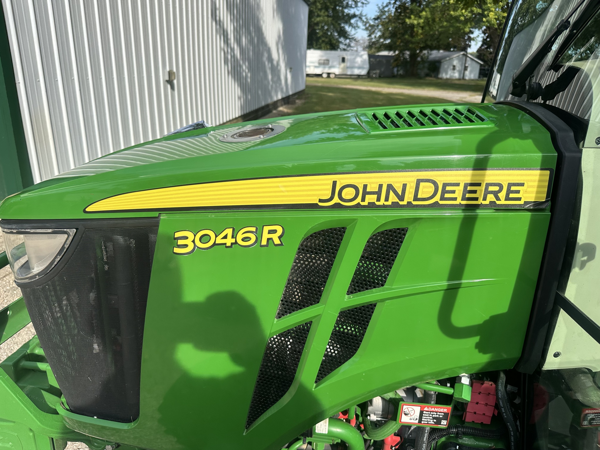 2018 John Deere 3046R Image 5