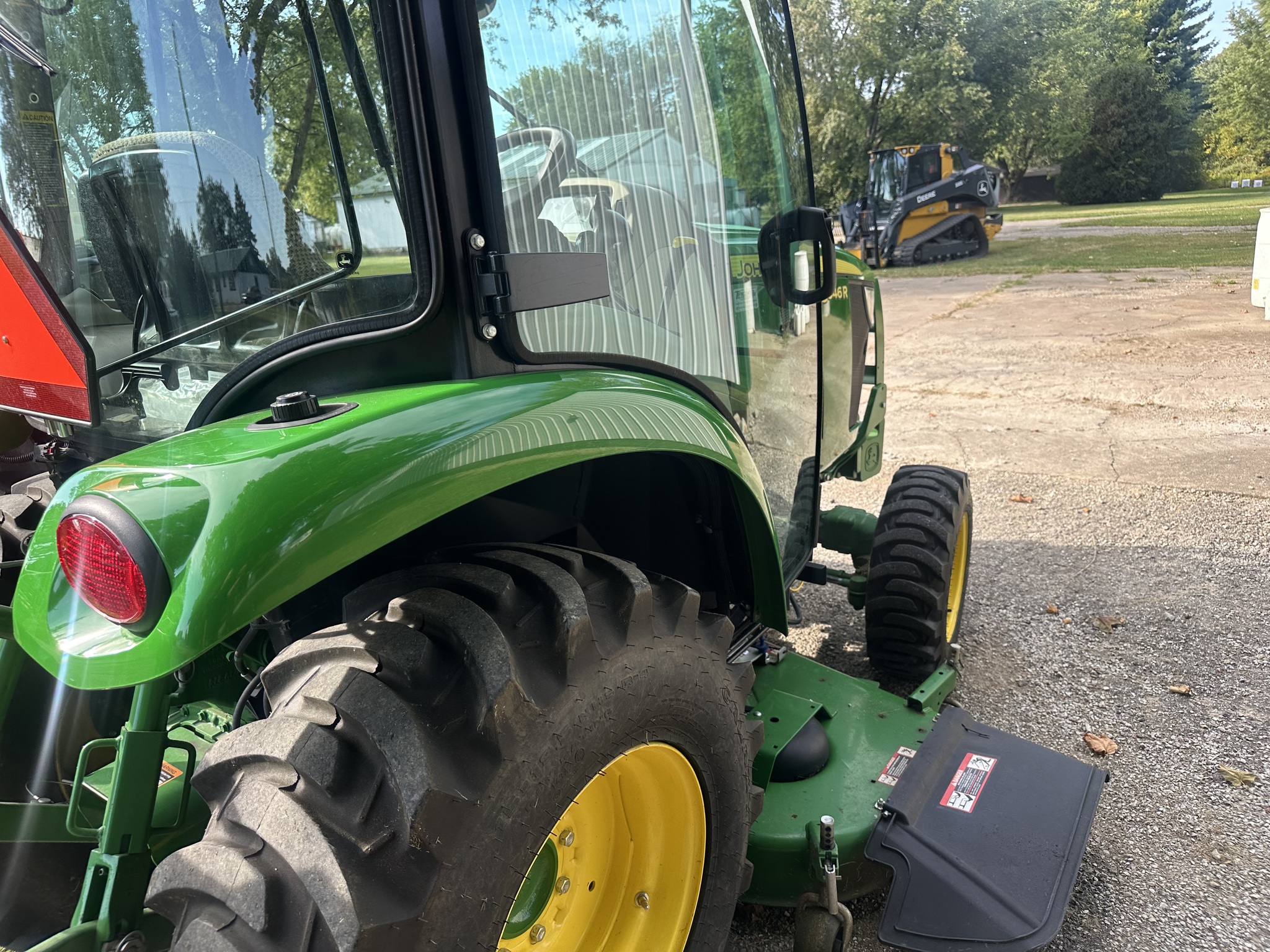 2018 John Deere 3046R Image 4