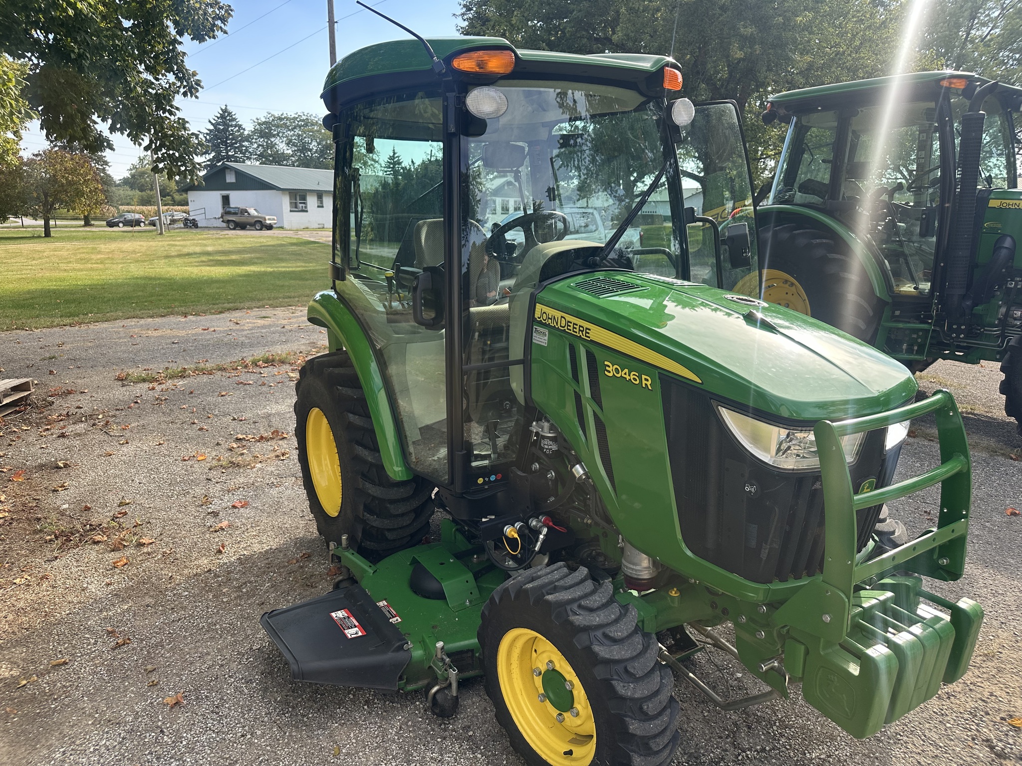 2018 John Deere 3046R Image 2
