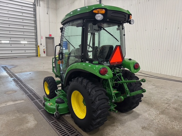 2018 John Deere 3046R Image 4