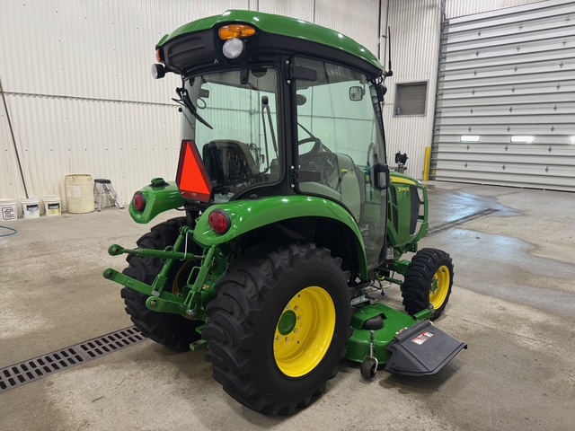 2018 John Deere 3046R Image 5
