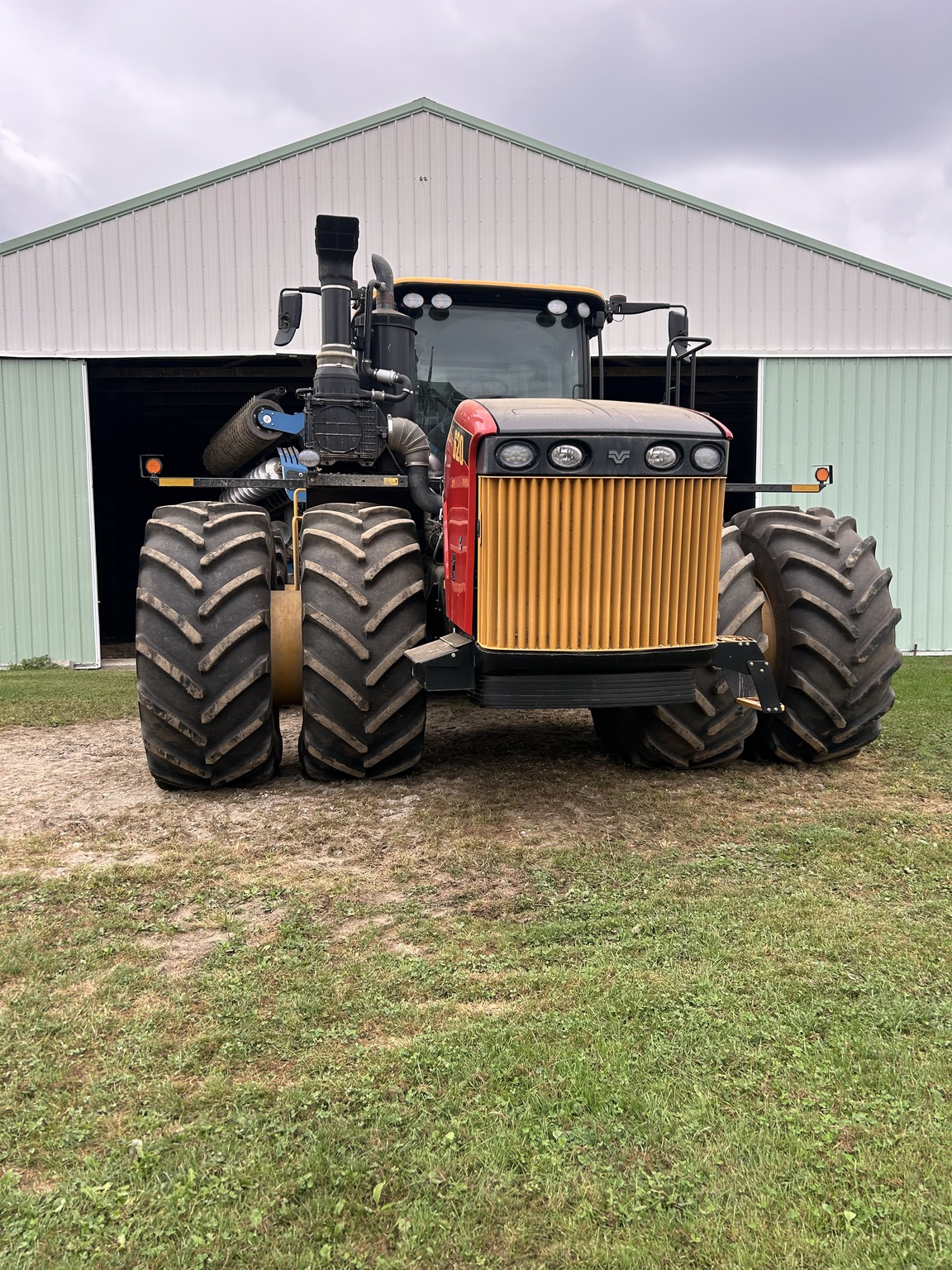 2022 Versatile 620 Image 2