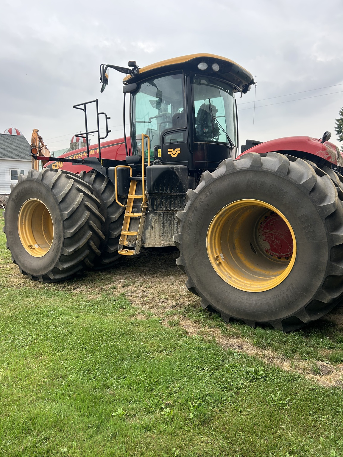 2022 Versatile 620 Image 4