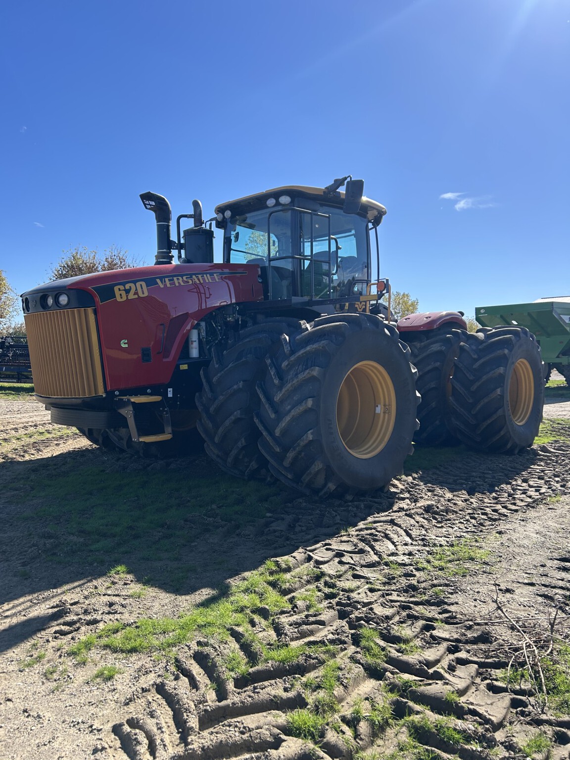 2022 Versatile 620 Image 1