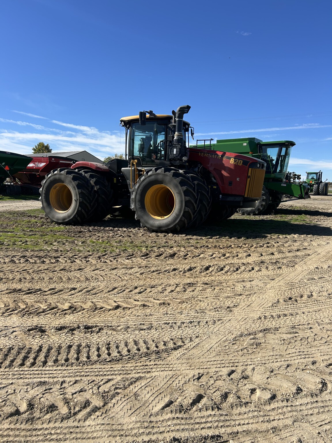 2022 Versatile 620 Image 13