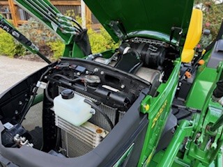 2024 John Deere 2032R Image 5