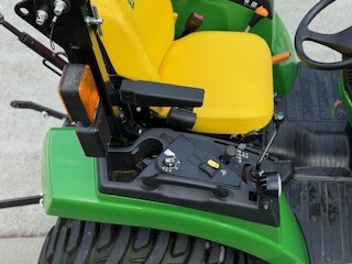 2024 John Deere 2032R Image 8