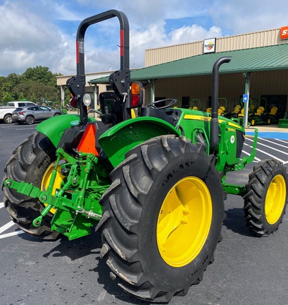 2022 John Deere 5065E Photo 3