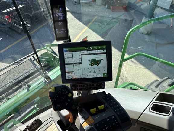 Used 2019 John Deere S790 Combines at Horizon Ag & Turf in Edmonton West, AB - Photo3