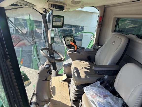 Used 2019 John Deere S790 Combines at Horizon Ag & Turf in Edmonton West, AB - Photo6