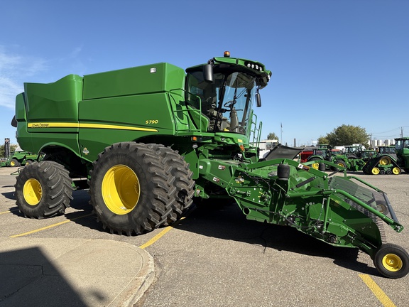 Used 2019 John Deere S790 Combines at Horizon Ag & Turf in Edmonton West, AB - Photo2