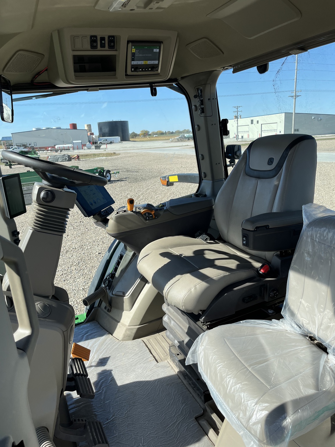 2025 John Deere 8R 410 Image 15