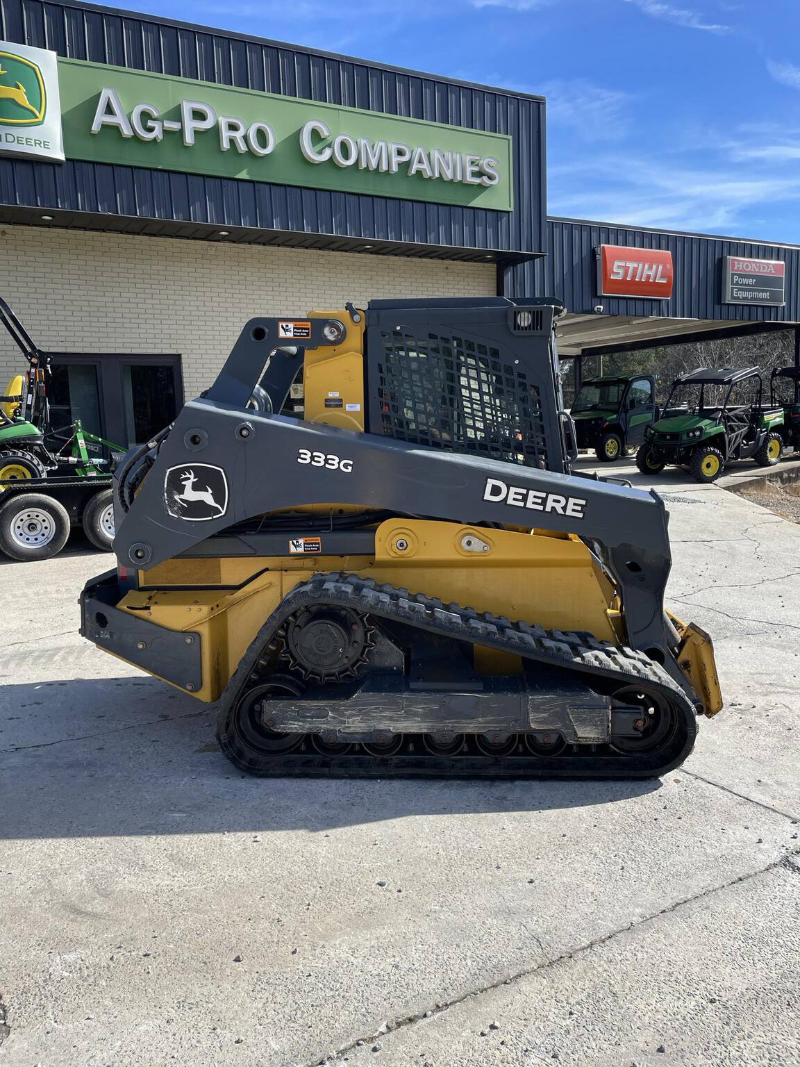 2022 John Deere 333G Image 4