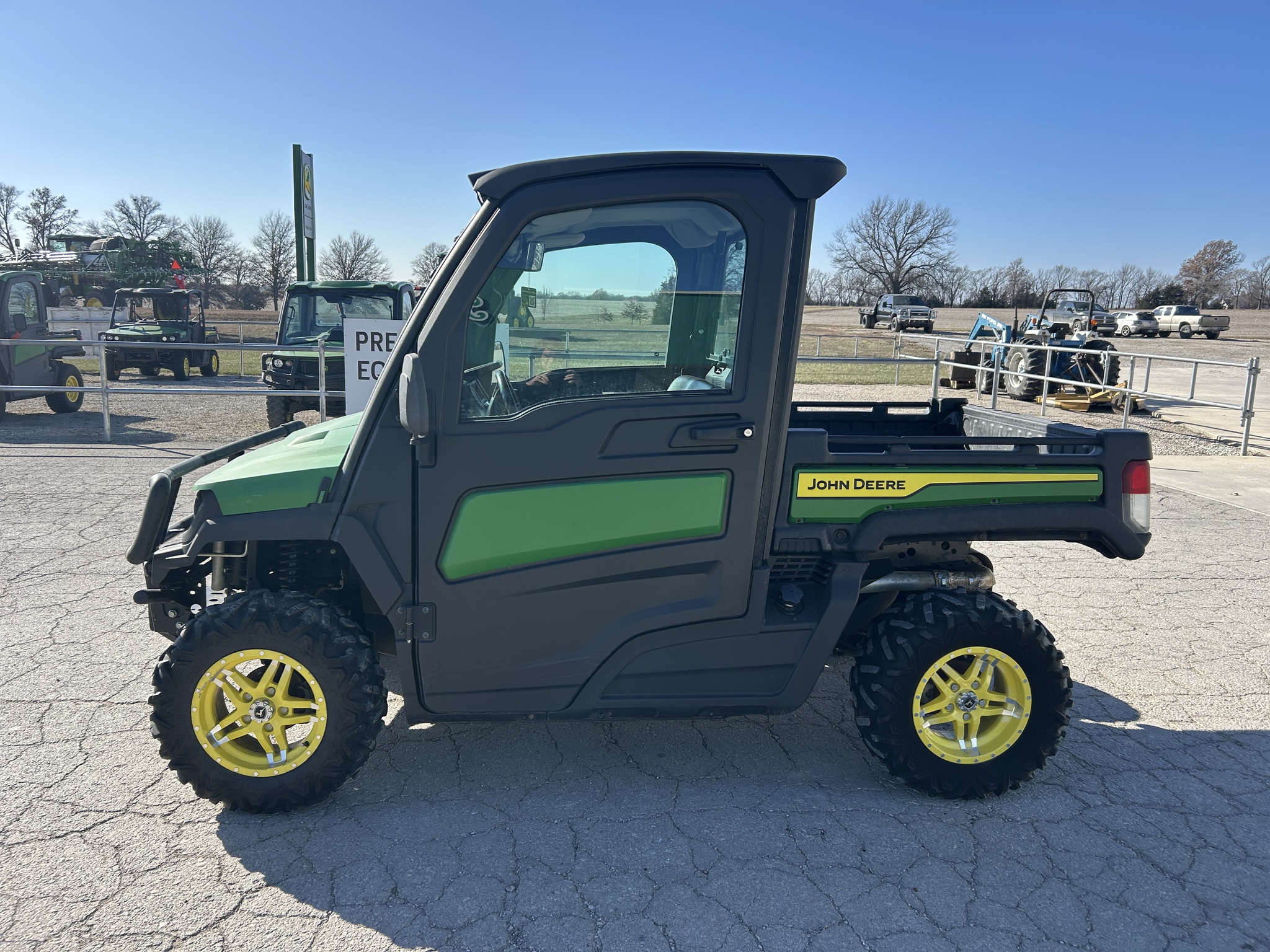  2023 John Deere XUV 835M at Heritage Tractor in Baldwin City, KS