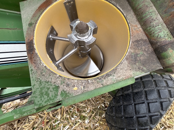 Used 1992 Unverferth GC772 Grain Carts at Koenig Equipment in Rushville, IN - Photo9