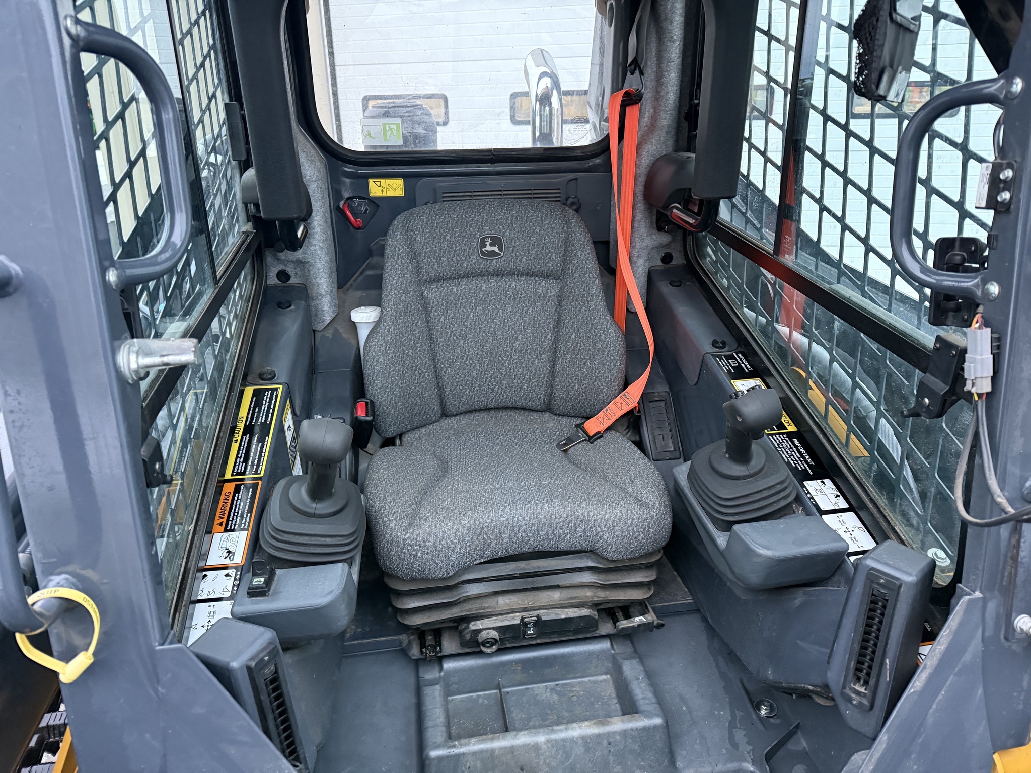 2023 John Deere 325G Image 9