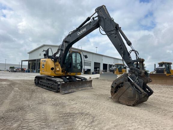 Photo of a 2022 John Deere 135G