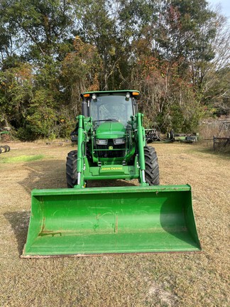 2024 John Deere 5075E Photo 2