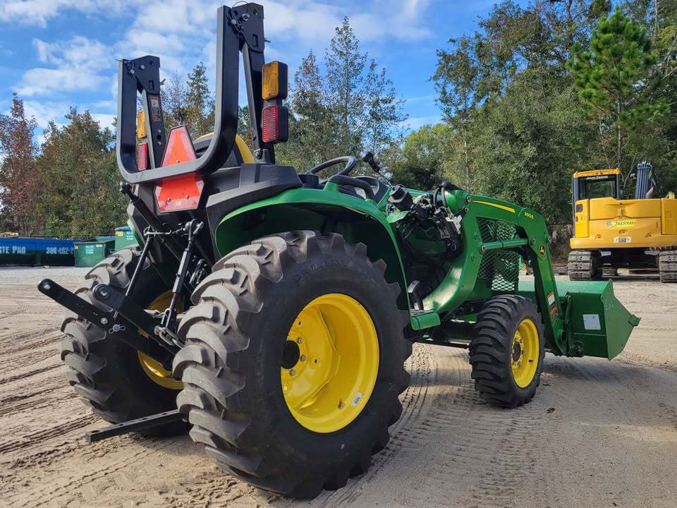 2025 John Deere 3025E Image 3