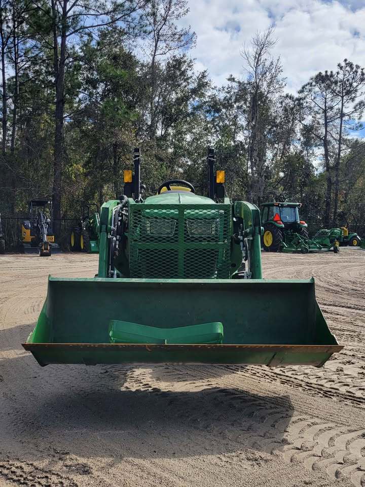 2025 John Deere 3025E Image 4