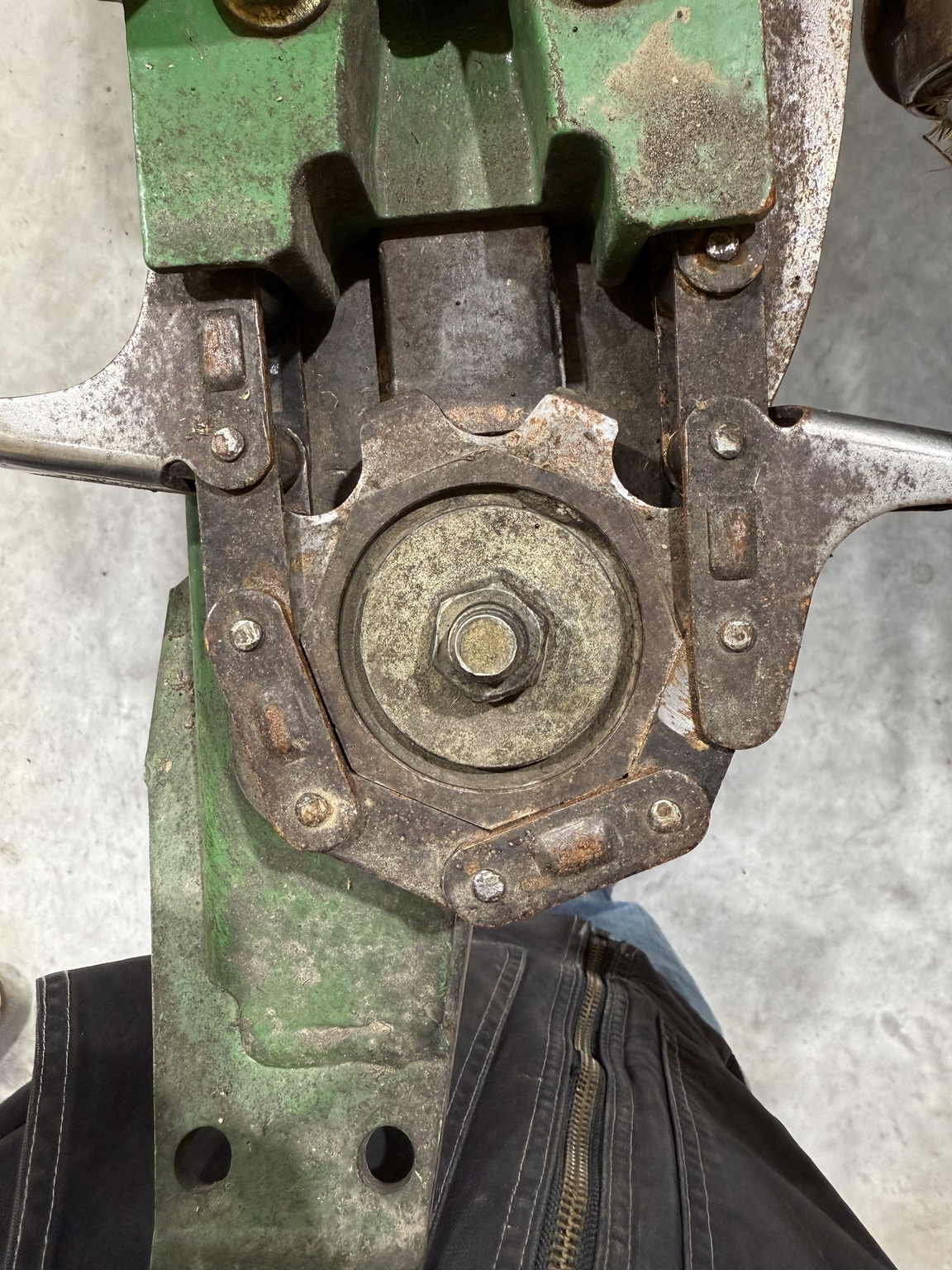 2009 John Deere 608C Image 9