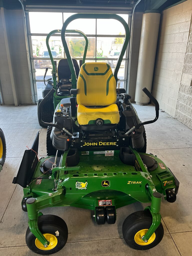 2025 John Deere Z930M Image 3
