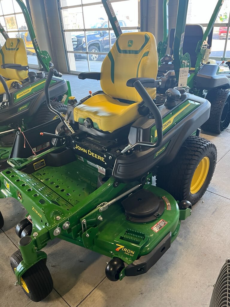 2025 John Deere Z930M Image 1