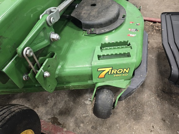 2025 John Deere Z950R - Photo8