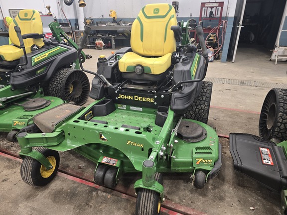 2025 John Deere Z950R - Photo2