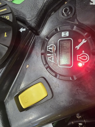 2025 John Deere Z950R - Photo7