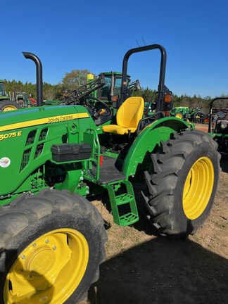 2025 John Deere 5075E Photo 3