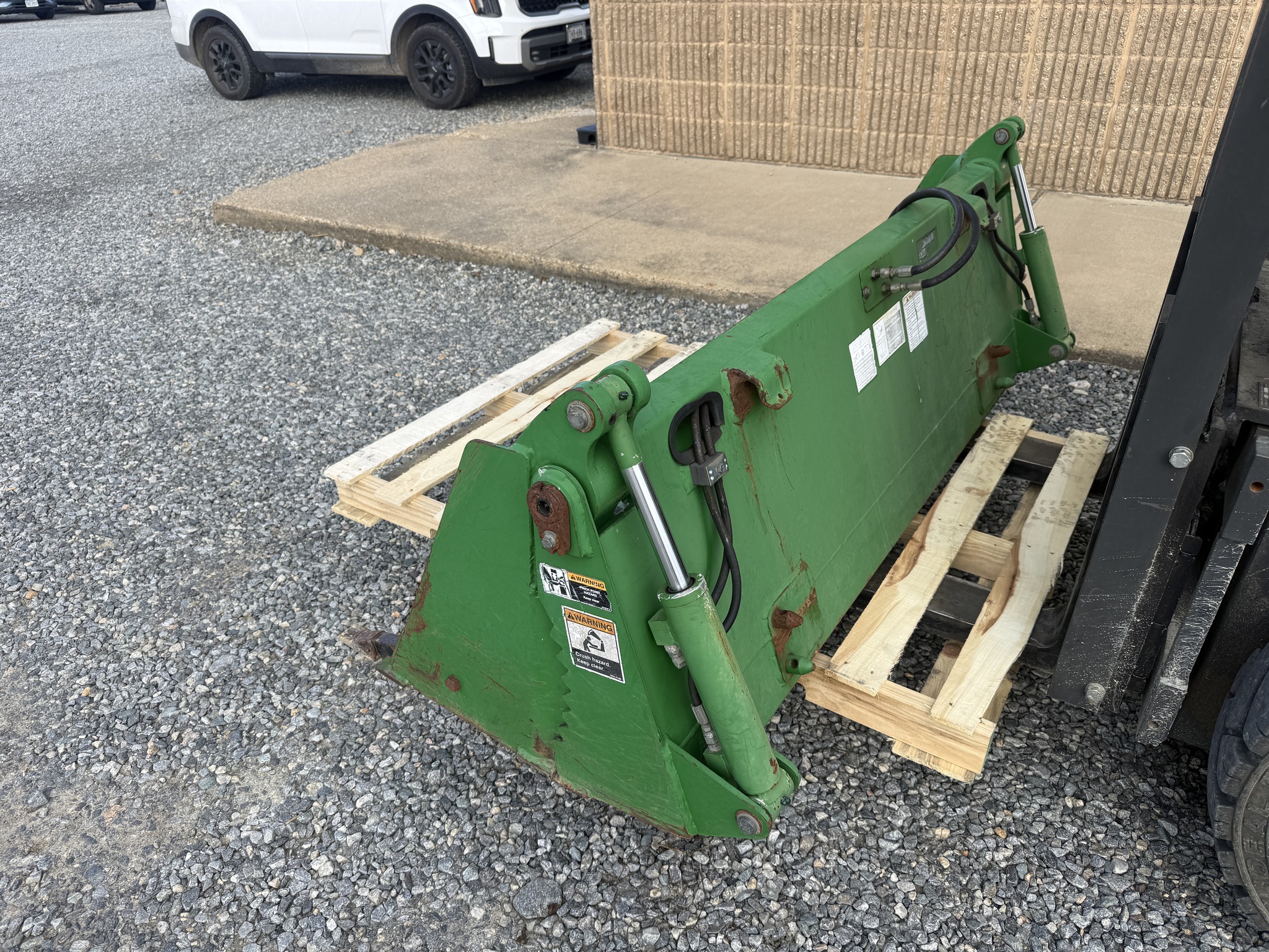 2010 Frontier AY11E Image 2