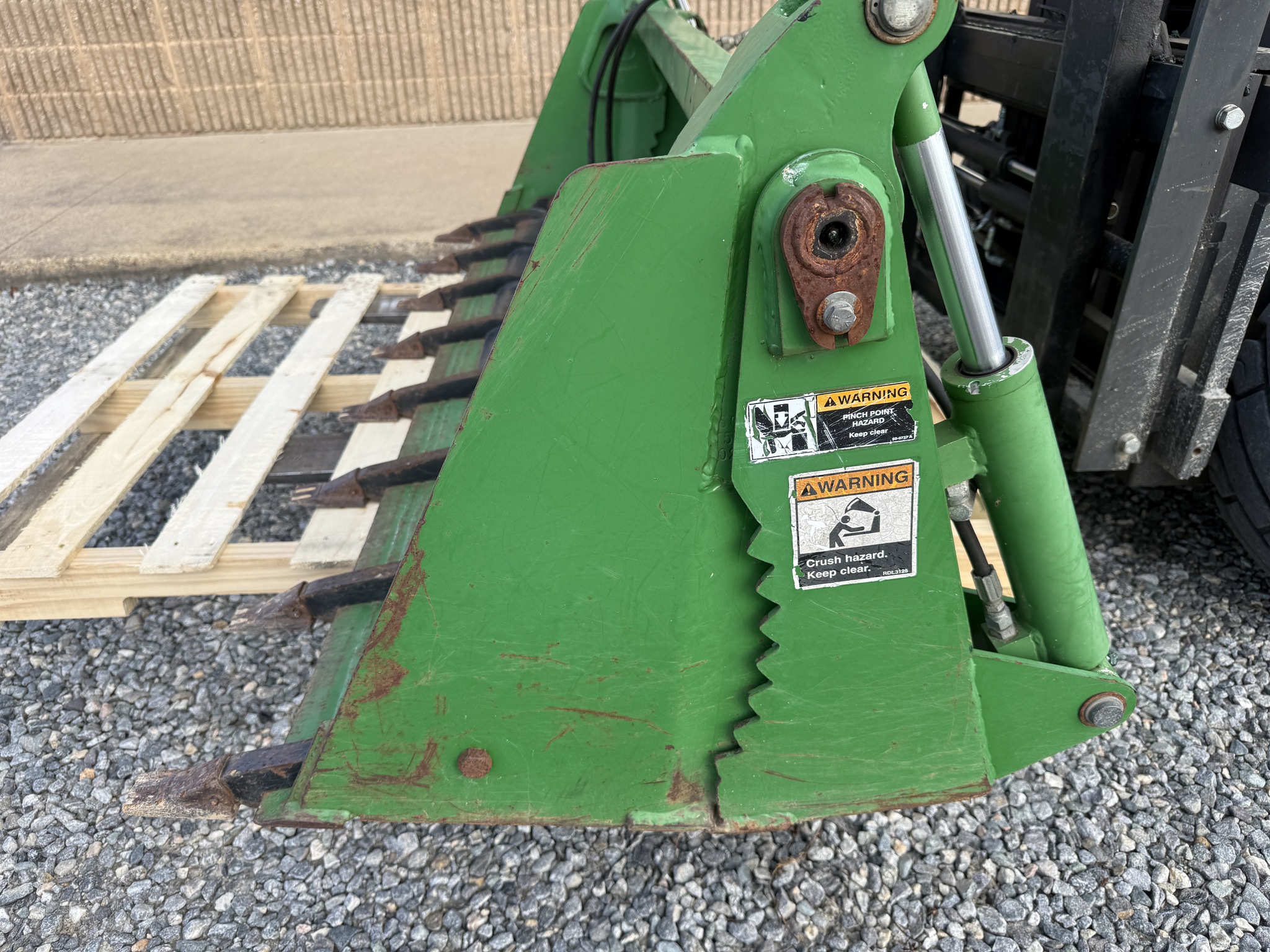 2010 Frontier AY11E Image 3