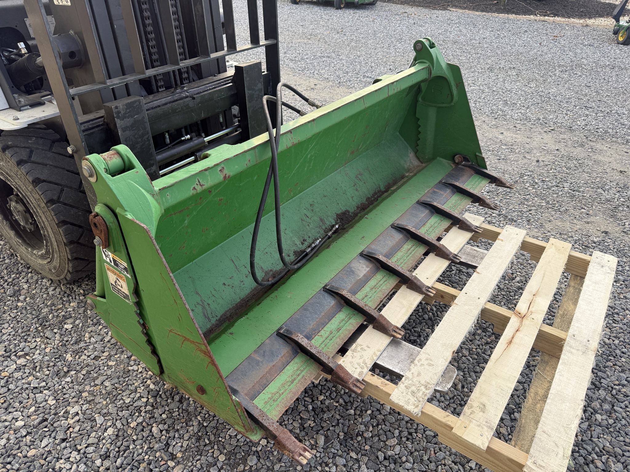 2010 Frontier AY11E Image 4