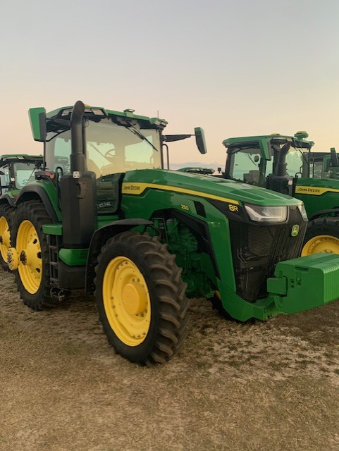 2024 John Deere 8R 250 Image 3