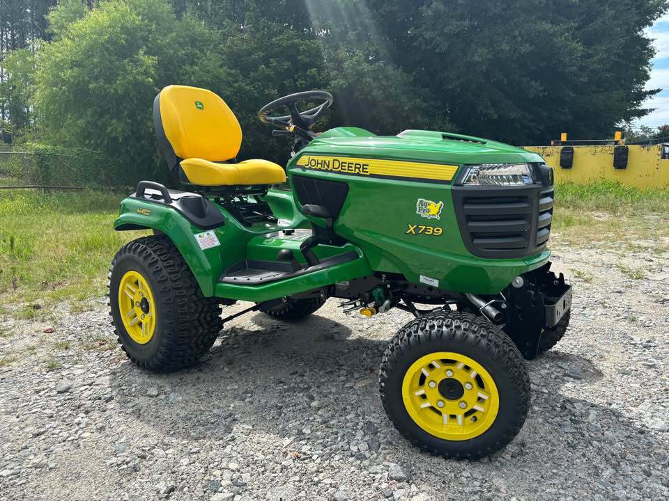 John Deere X739 Signature Series Lawn Tractor Image 5