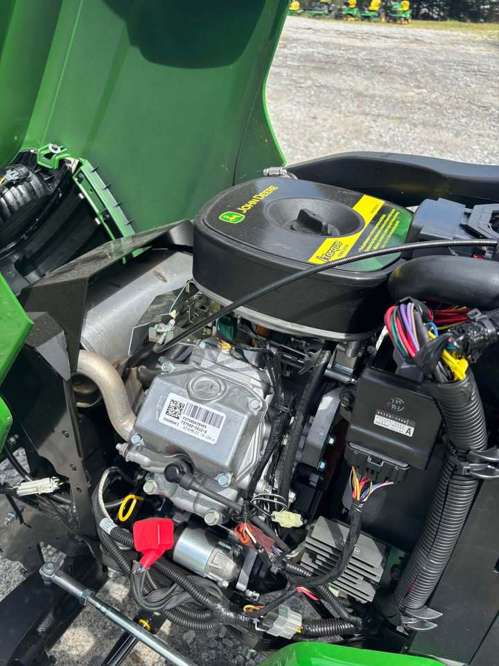 John Deere X739 Signature Series Lawn Tractor Image 8