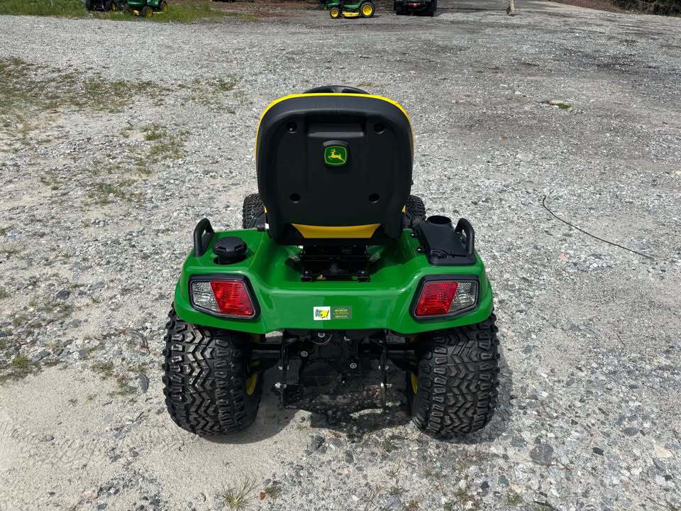 John Deere X739 Signature Series Lawn Tractor Image 3