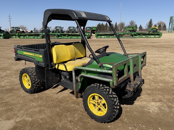  John Deere 825i