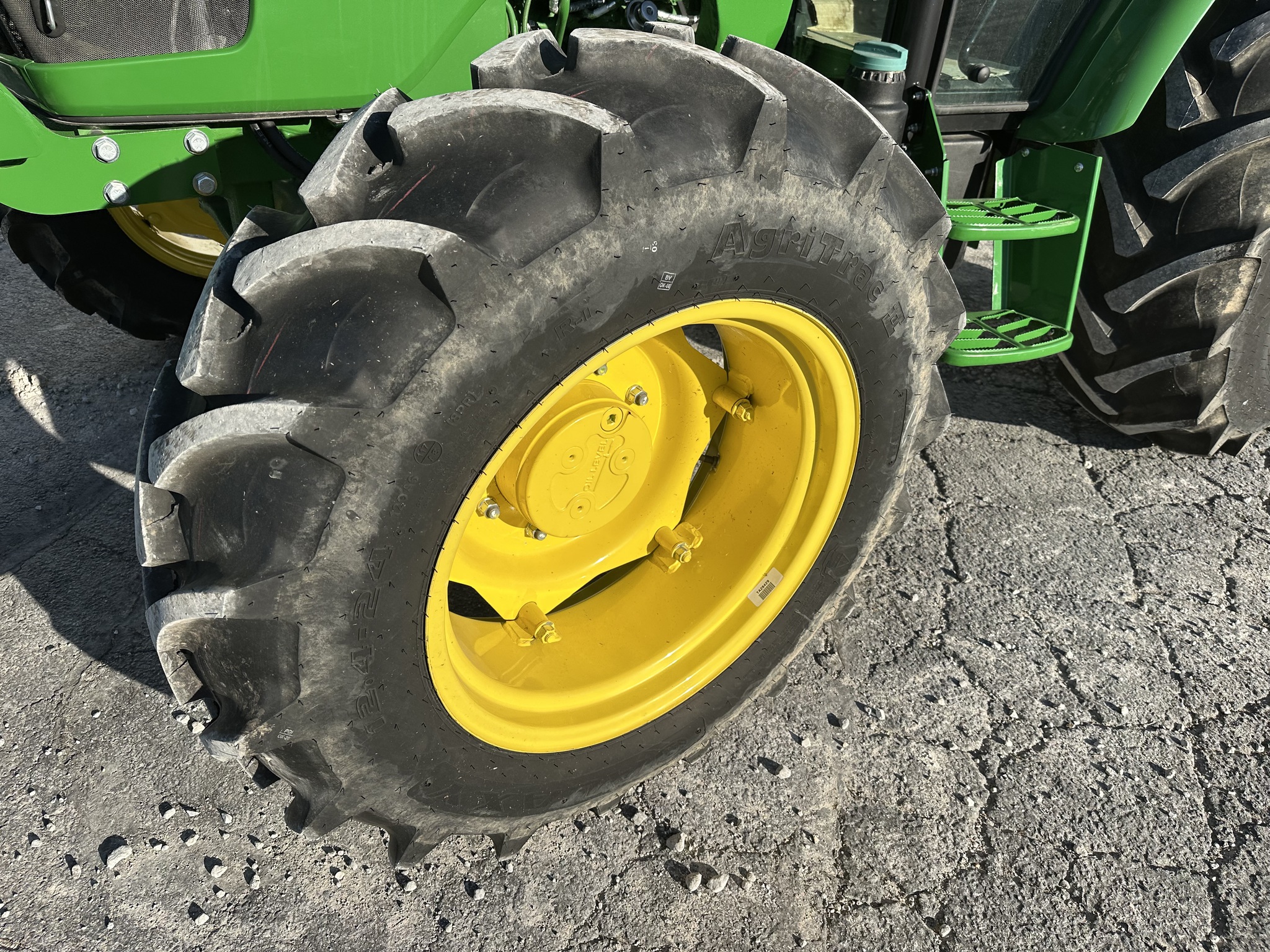  2023 John Deere 5075E at Heritage Tractor in Joplin, MO