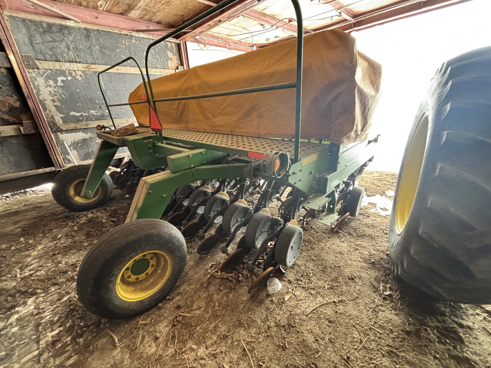 2001 John Deere 1560 Image 1