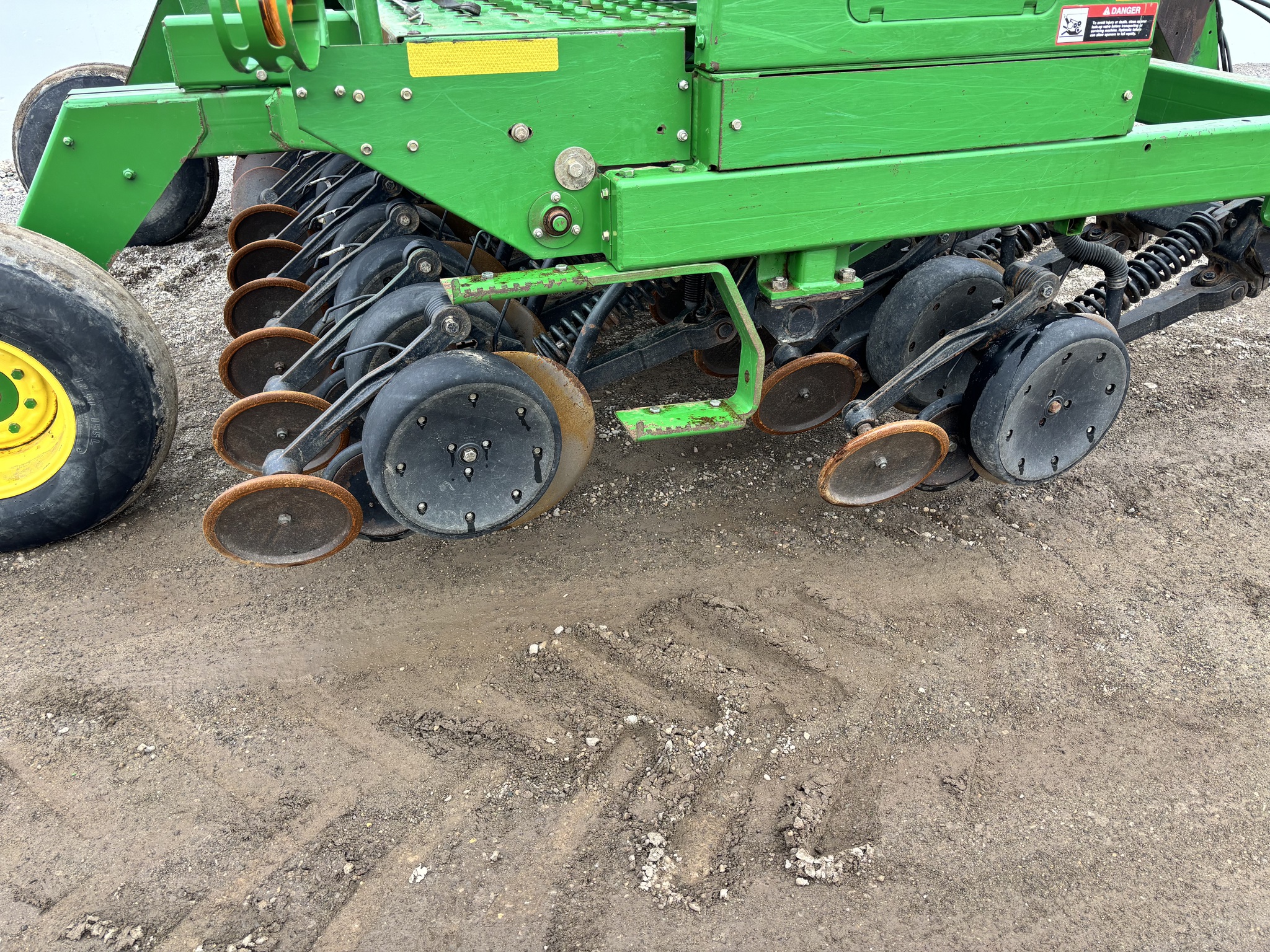 2001 John Deere 1560 Image 4