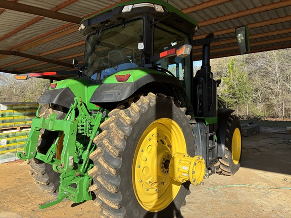 2025 John Deere 8R 250 Photo 1