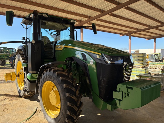 2025 John Deere 8R 250 Photo 3