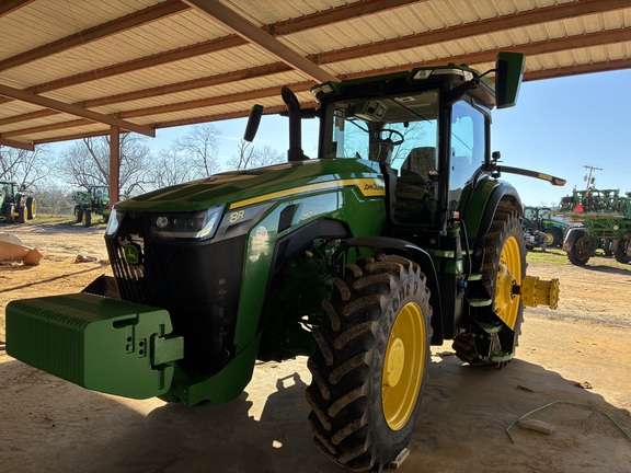 2025 John Deere 8R 250 Photo 2