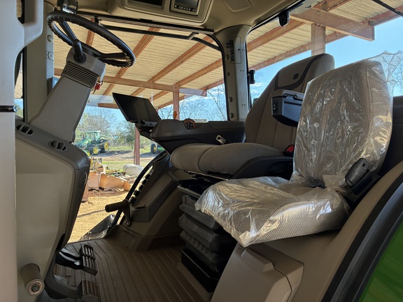 2025 John Deere 8R 250 Photo 5