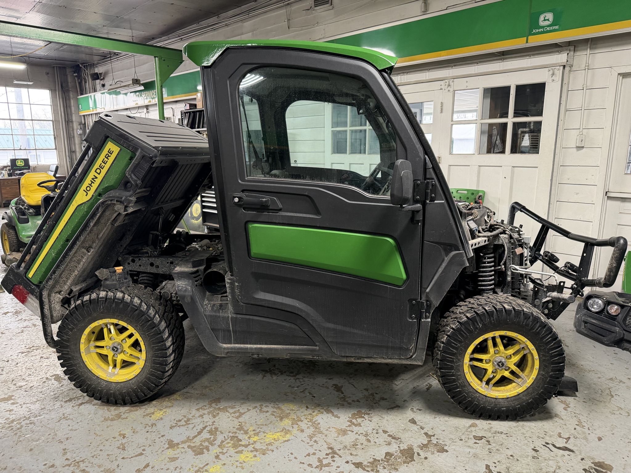 2024 John Deere XUV 835R Image 2