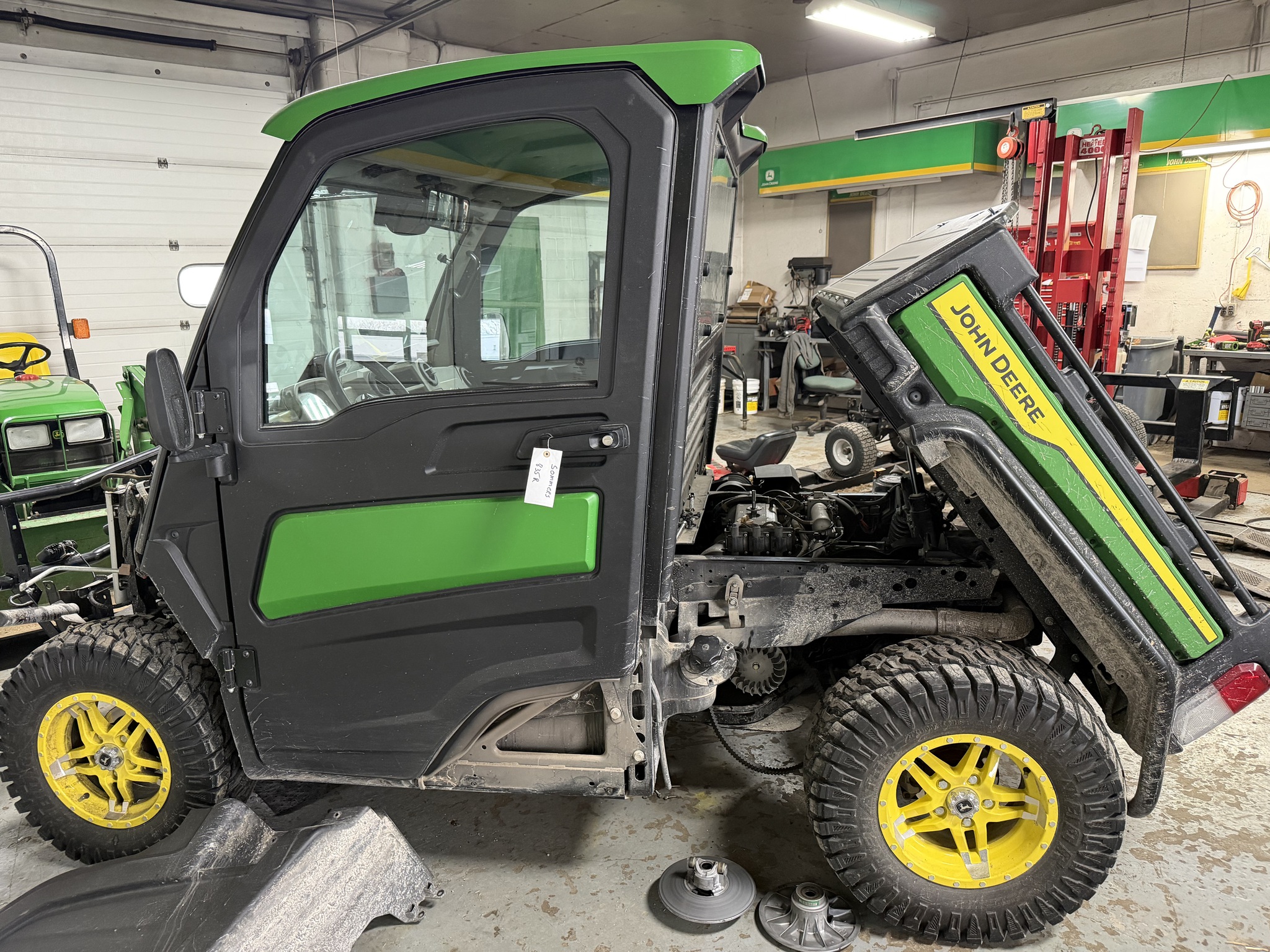 2024 John Deere XUV 835R Image 1