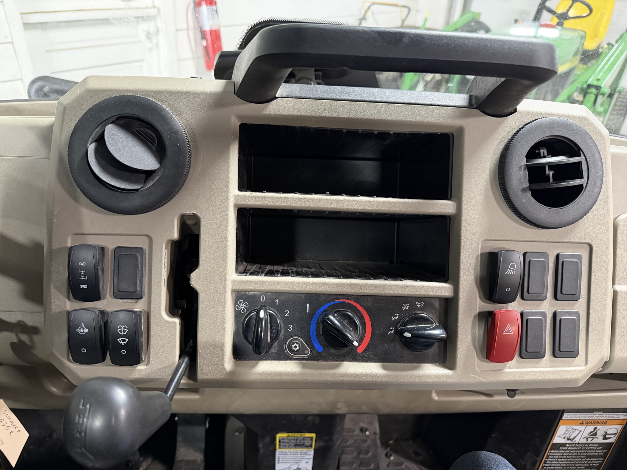 2024 John Deere XUV 835R Image 10